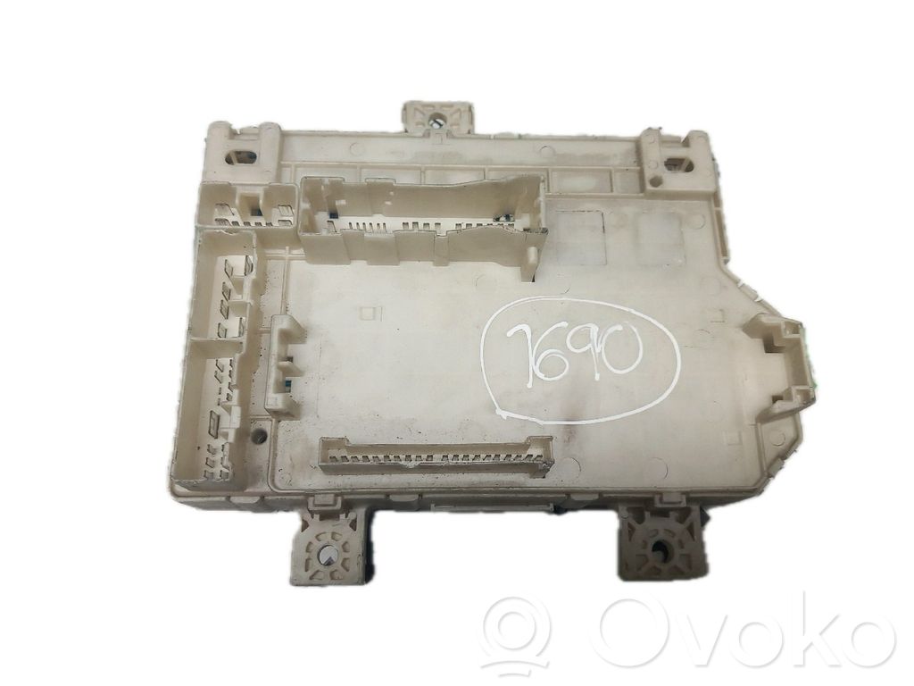 Sonstige Steuergeräte / Module   MN902450
