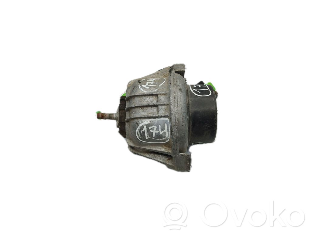 Variklio pagalvė   677374203