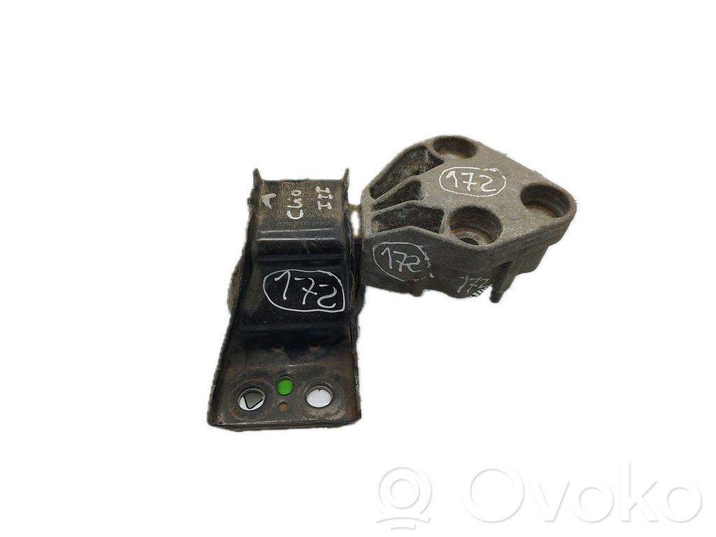 Engine mount bracket   8200280547