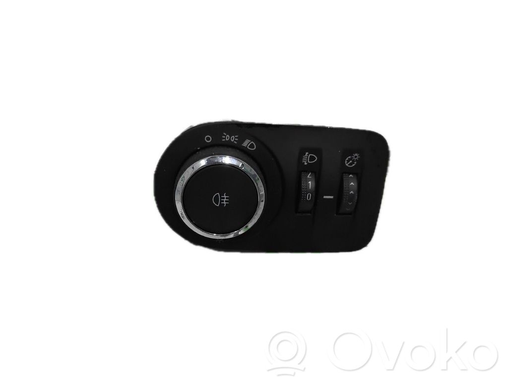 Light switch   13294814
