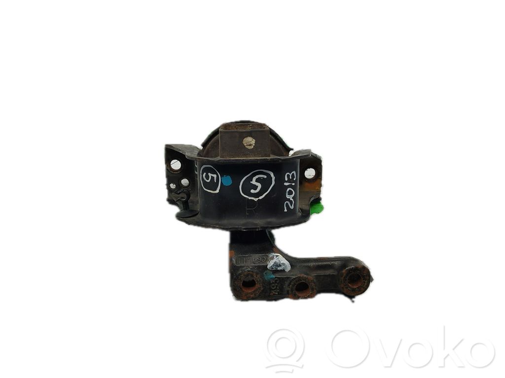 Engine mount bracket   DIREITO
