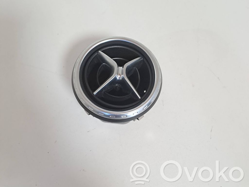 Mercedes-Benz GLA W156 X156 Dysze / Kratki środkowego nawiewu deski rozdzielczej 