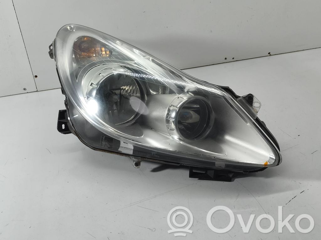 Opel Corsa D Lampa przednia 