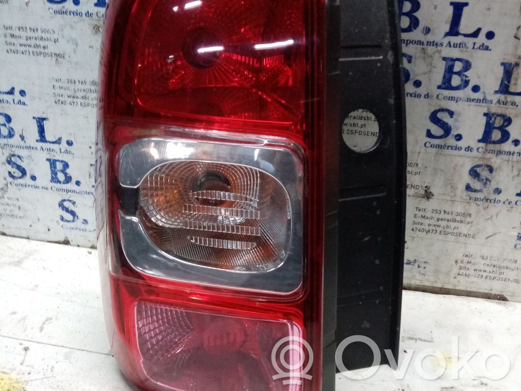Tailgate rear/tail lights