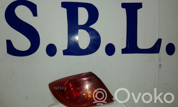 Tailgate rear/tail lights