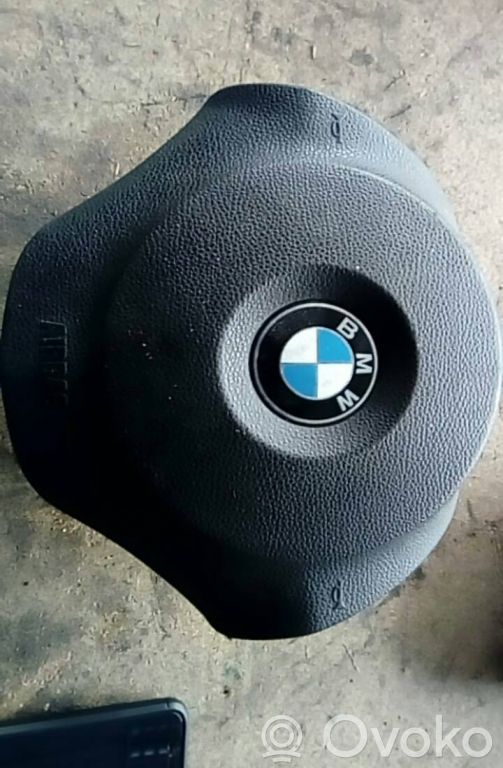 Steering wheel airbag   6779828