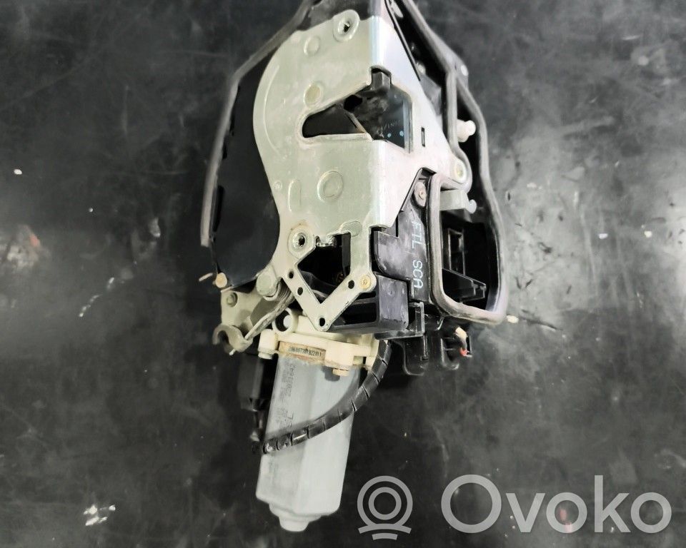 BMW 7 E65 E66 Slēdzene (pie roktura) 
