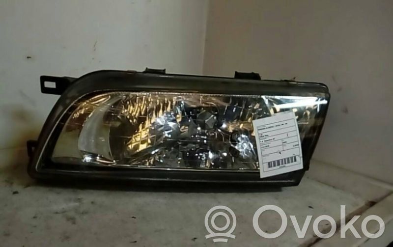 Nissan Almera Faro delantero/faro principal 