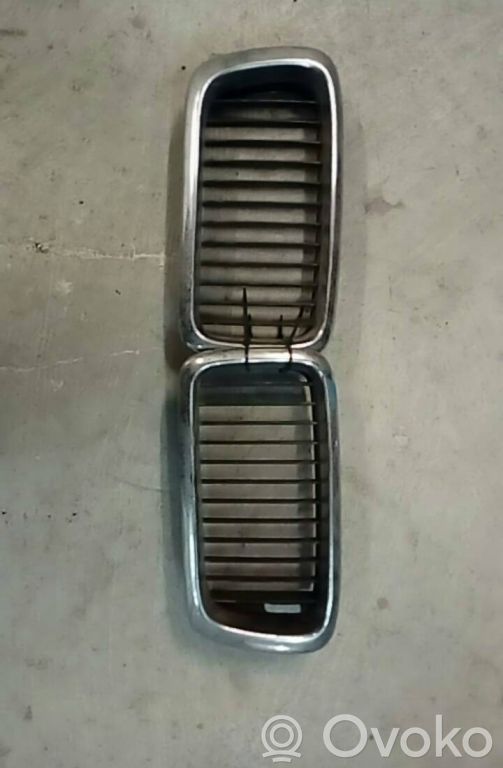 BMW 7 E38 Etusäleikkö 