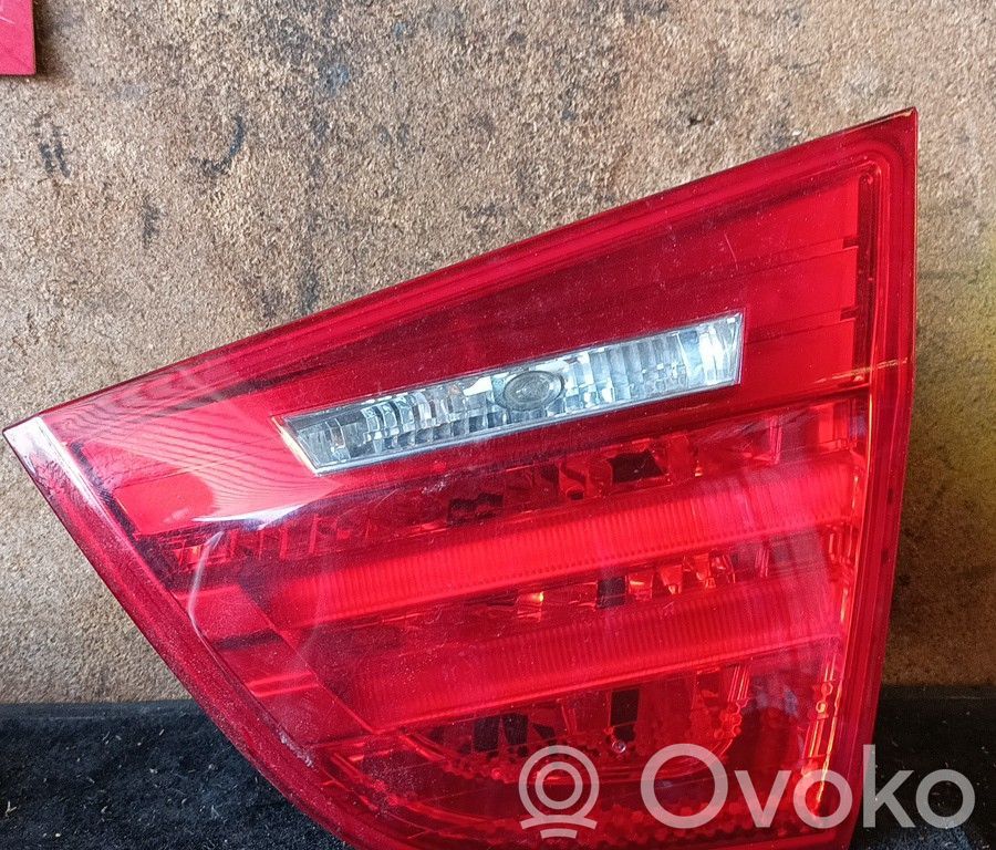 Tailgate rear/tail lights