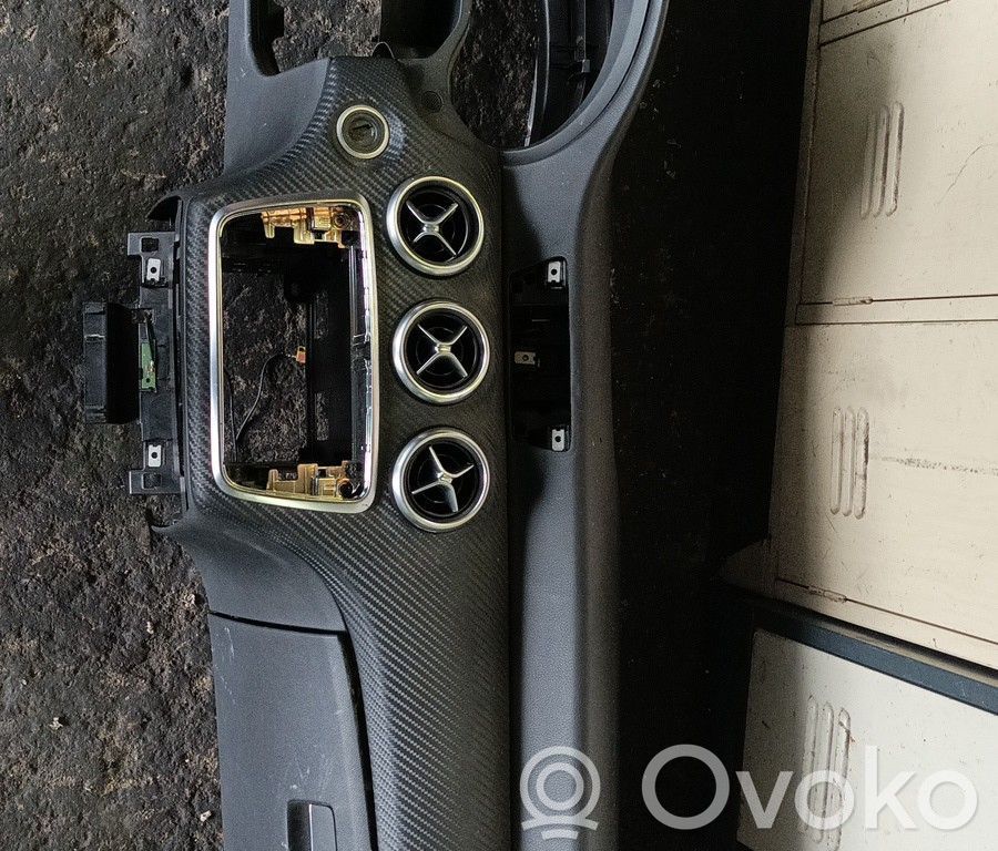 Mercedes-Benz A W176 Deska rozdzielcza 