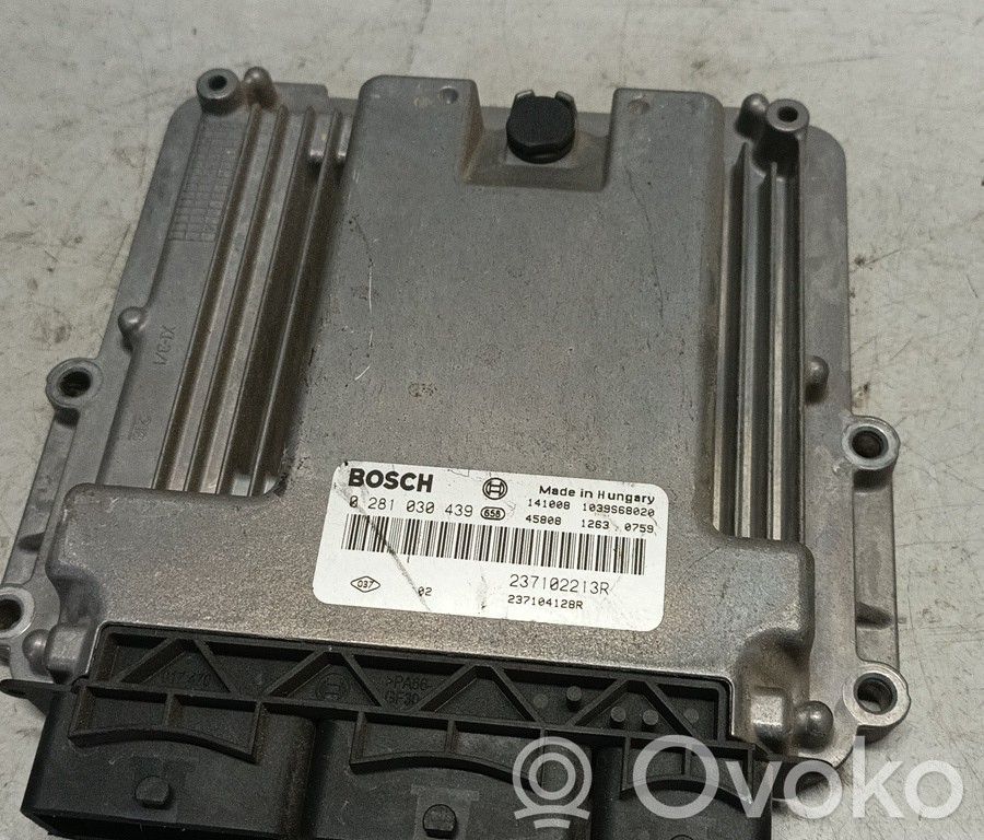 Unidad de control/módulo del motor   0281030439,237102213R,BRUNO