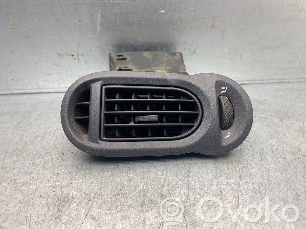 Renault Modus Boczna kratka nawiewu deski rozdzielczej 