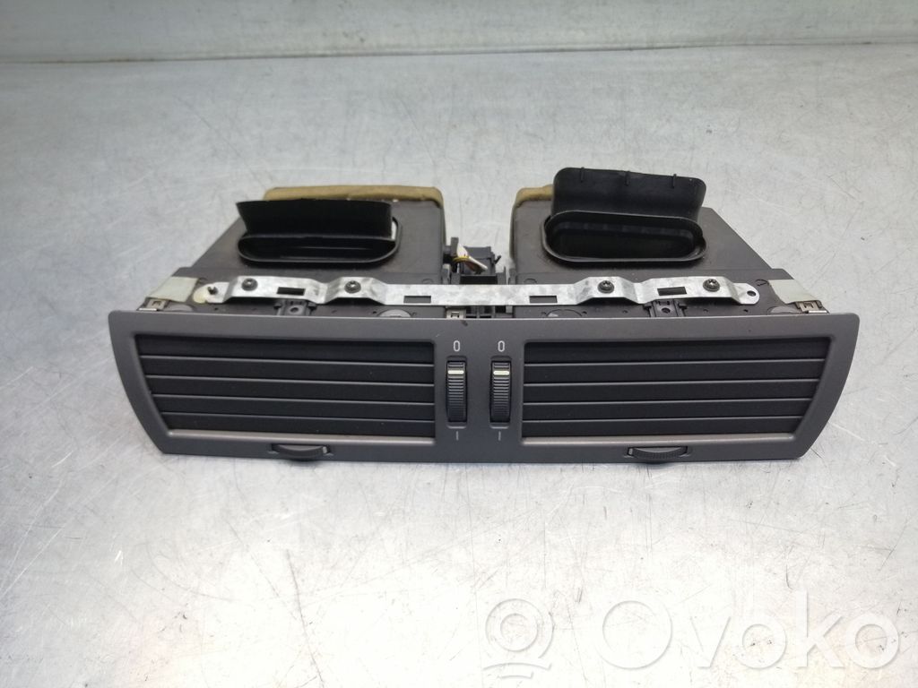 BMW 7 E65 E66 Centrinės oro grotelės 