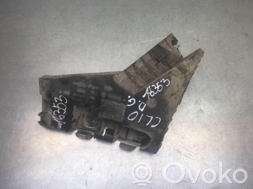 Renault Clio III Soporte de montaje del parachoques trasero 