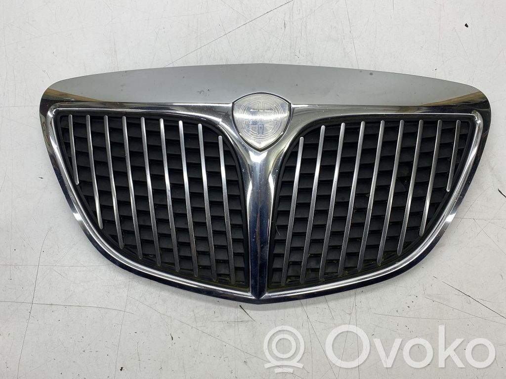 Lancia Musa Front bumper upper radiator grill 