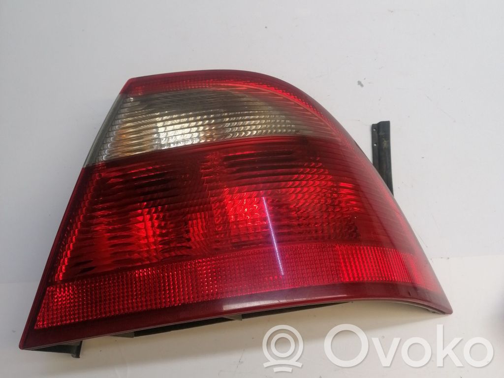 Saab 9-5 Aizmugurējais lukturis virsbūvē 