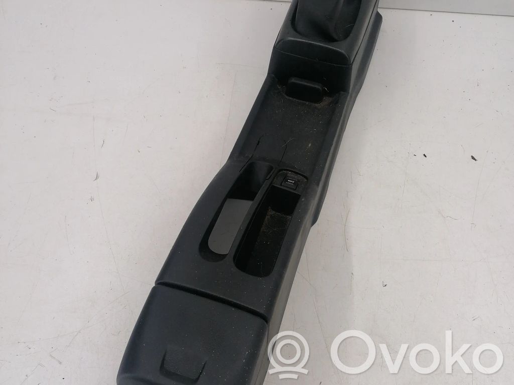 Nissan Note (E11) Consola central 