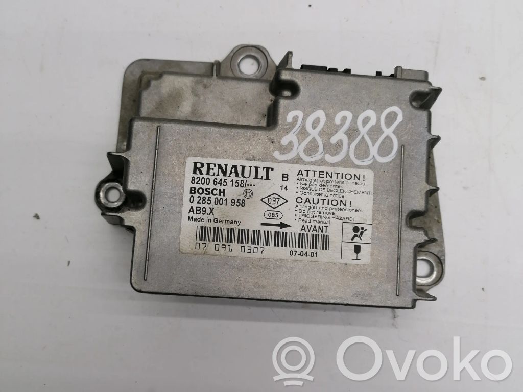 Renault Clio III Airbag control unit/module 