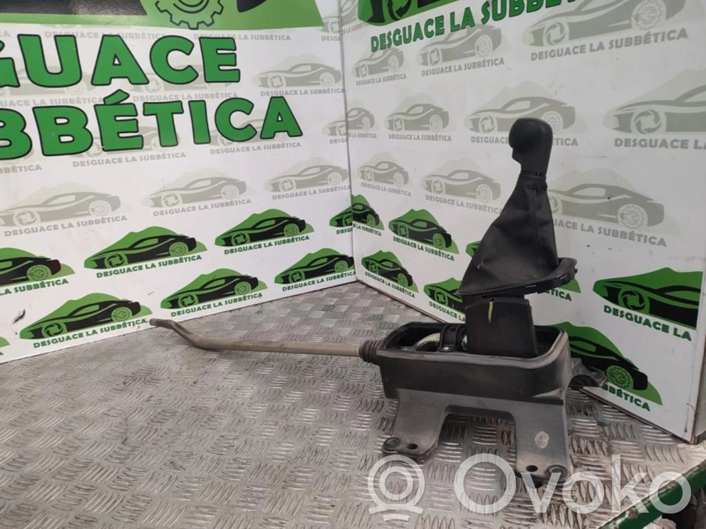Opel Corsa E Pavarų perjungimo traukė 