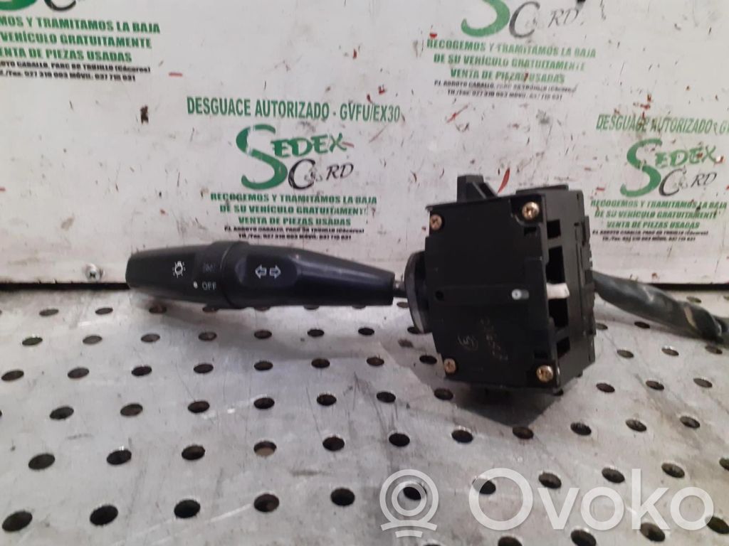 Hyundai Santamo Pyyhkimen/suuntavilkun vipukytkin 