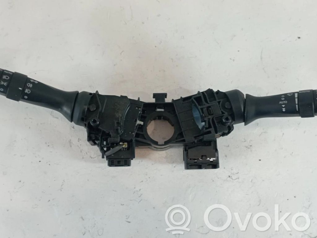 Toyota RAV 4 (XA20) Interruptor de control multifunción 