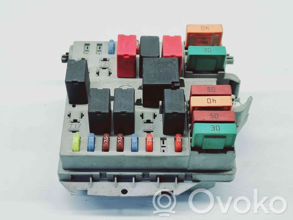Alfa Romeo 147 Caja de conexiones de alto voltaje 