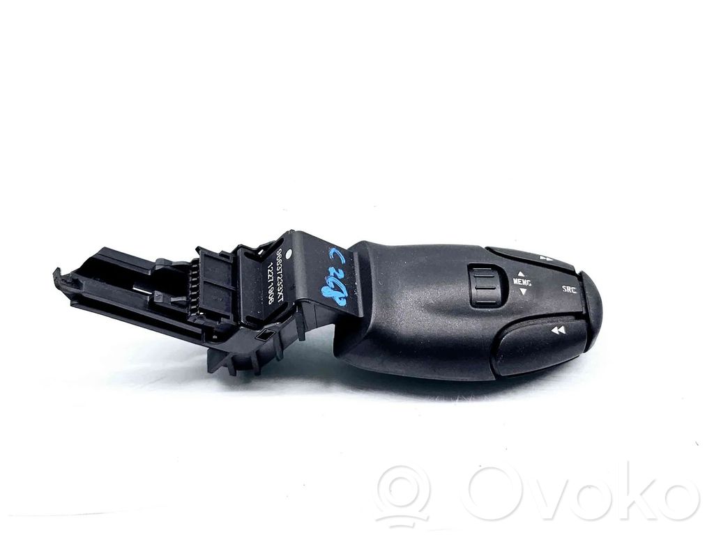Peugeot 208 I Steering wheel buttons/switches 