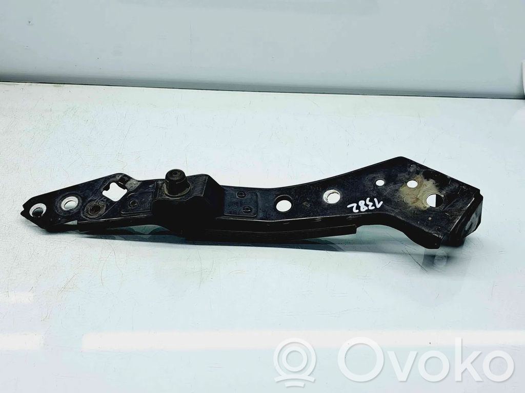 Engine compartment bulkhead   6251306D