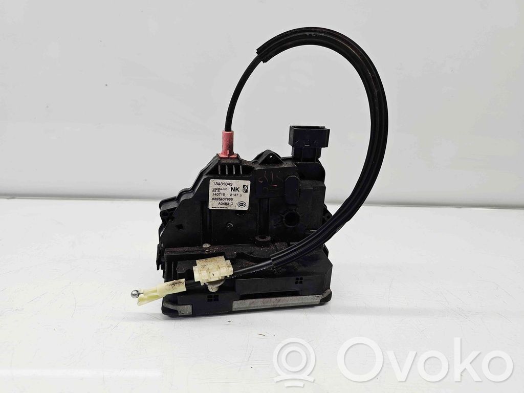 Opel Corsa E Slēdzene (pie roktura) 