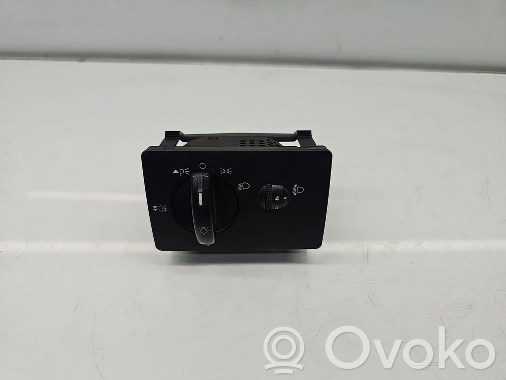 Valokatkaisija   4M5T13A024LA