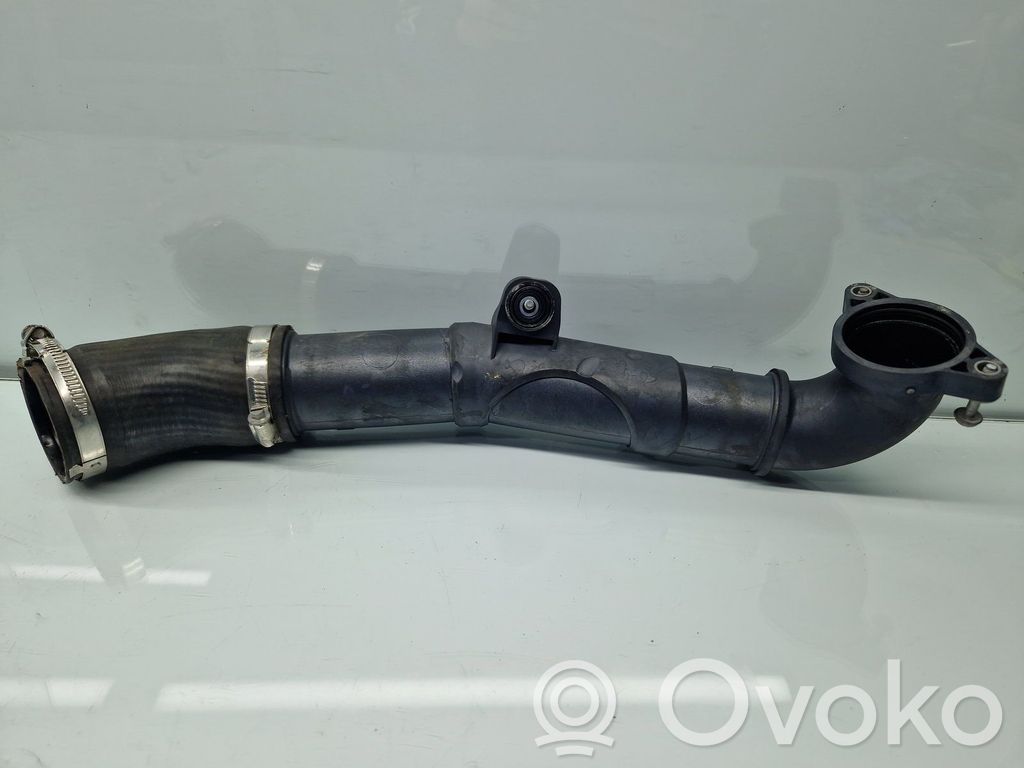 Volkswagen PASSAT B8 Wąż / Rura intercoolera 