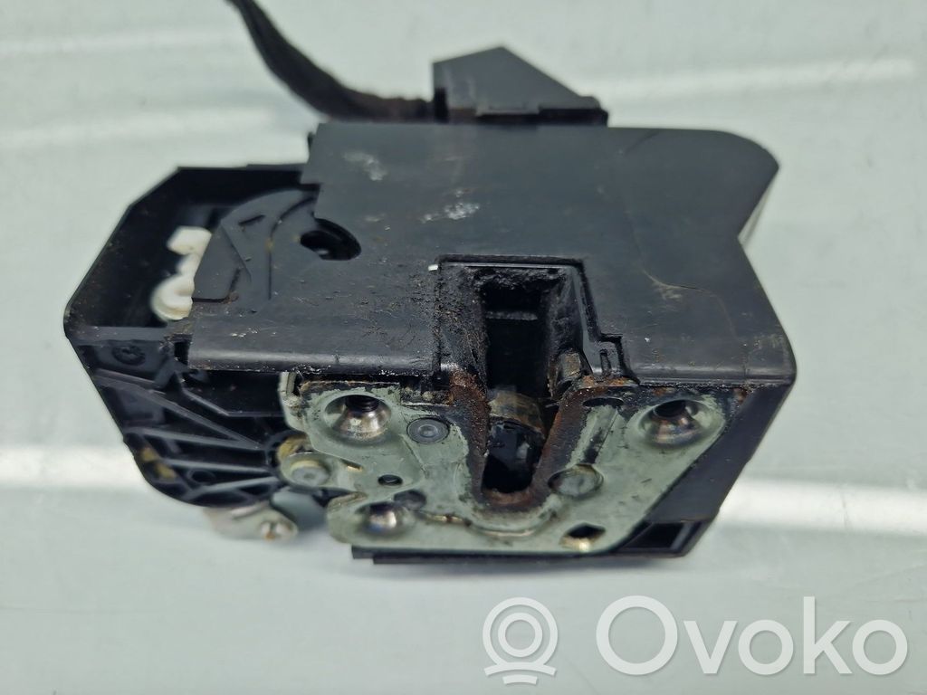 Dacia Duster II Etuoven lukko (kahvan vieressä) 
