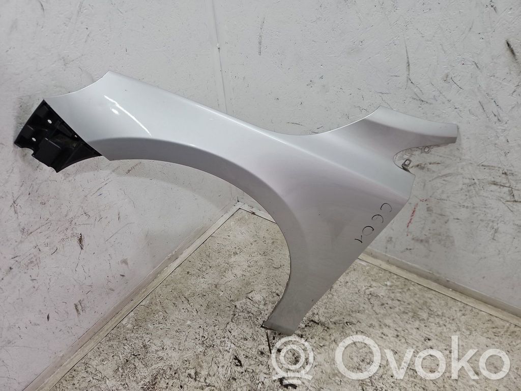 Volvo V40 Spārns 