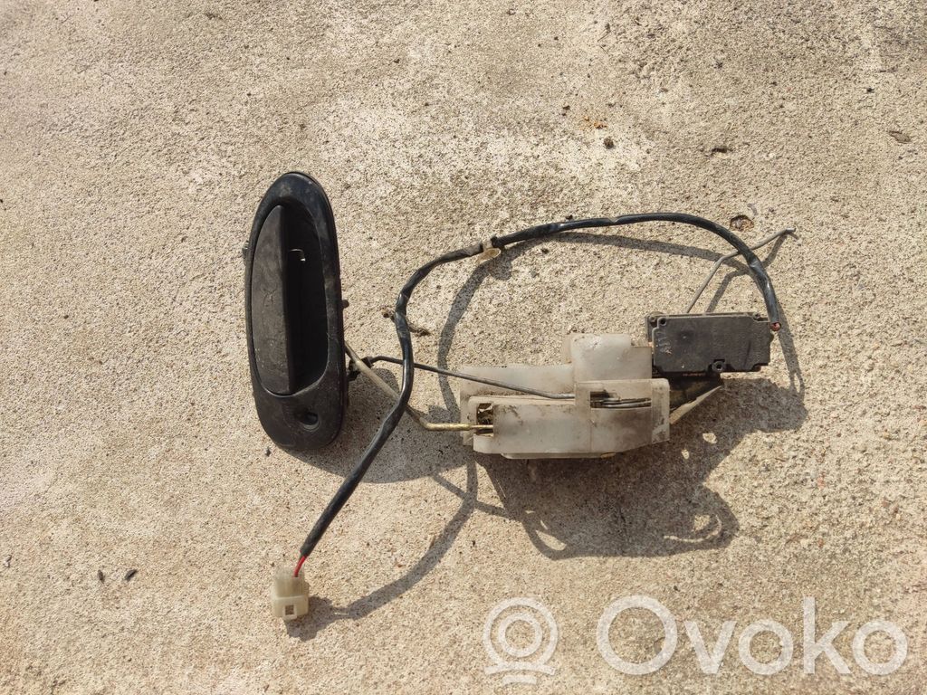 Mazda 323 Priekšpusē slēdzene 