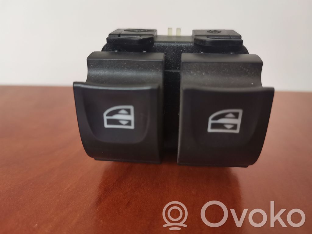 Renault Trafic III (X82) Electric window control switch 