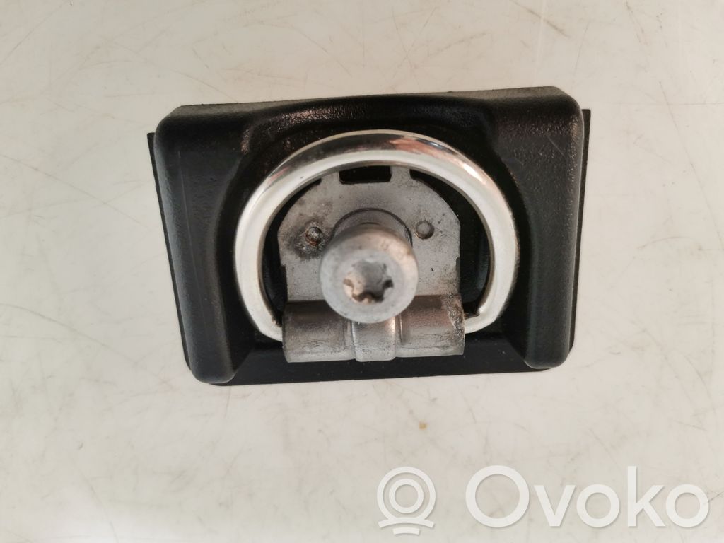 Mercedes-Benz E W212 Tie down hook / loop 