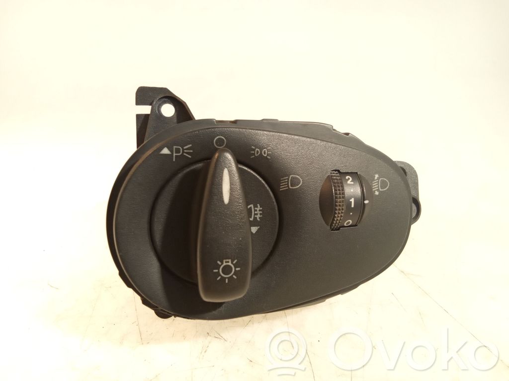 Light switch   4986104,04052523,990604B