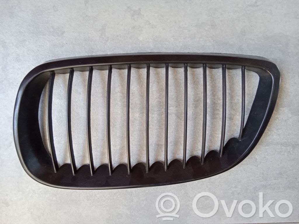 BMW 3 E92 E93 Grotelės priekinės 