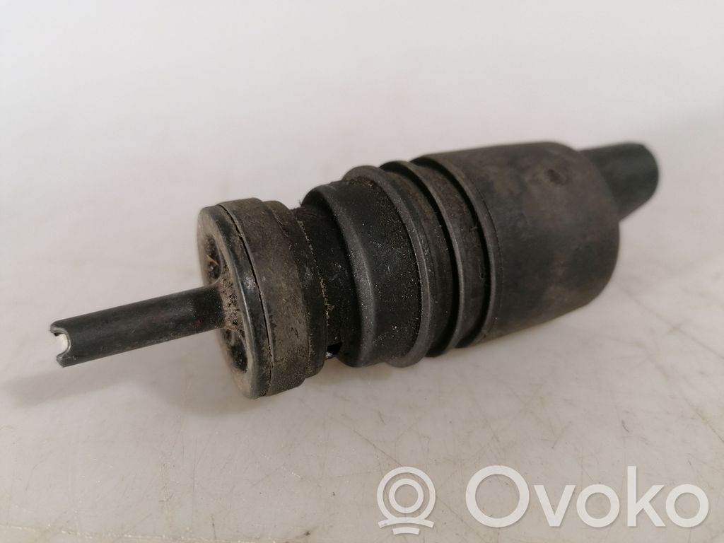 Mercedes-Benz E W211 Windscreen/windshield washer pump 