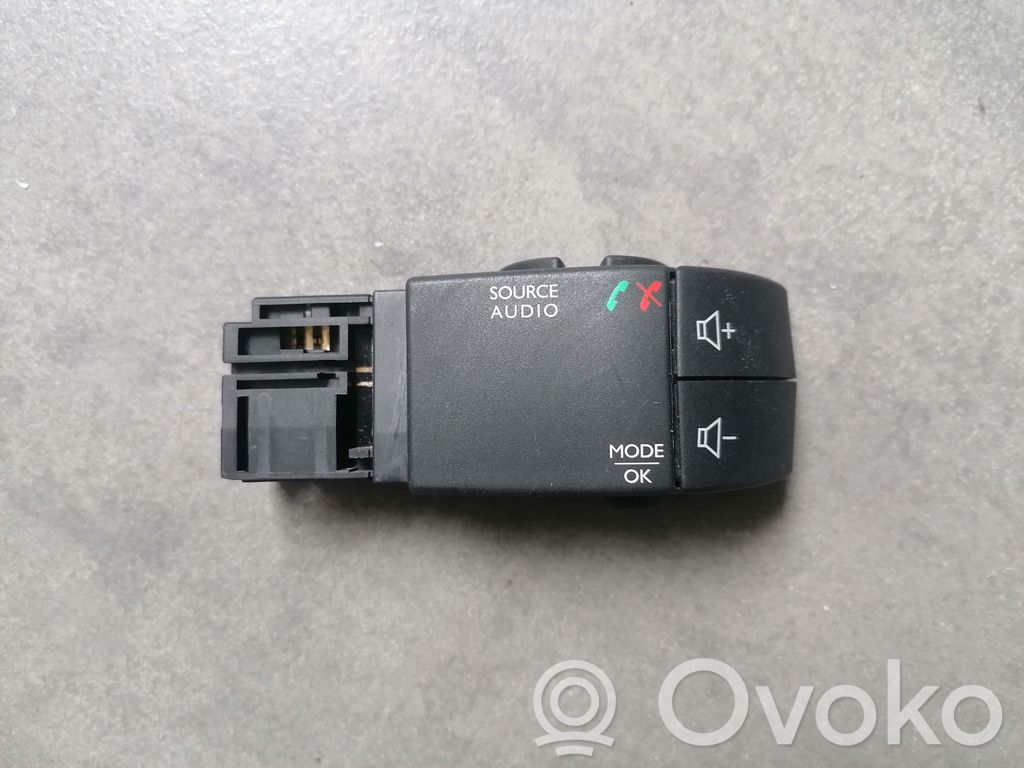 Renault Trafic III (X82) Sound control switch 