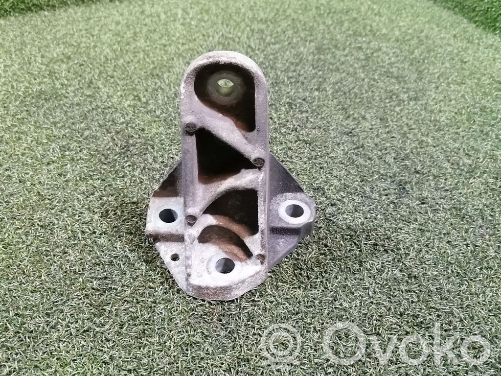 Jaguar XF X250 Engine mounting bracket 