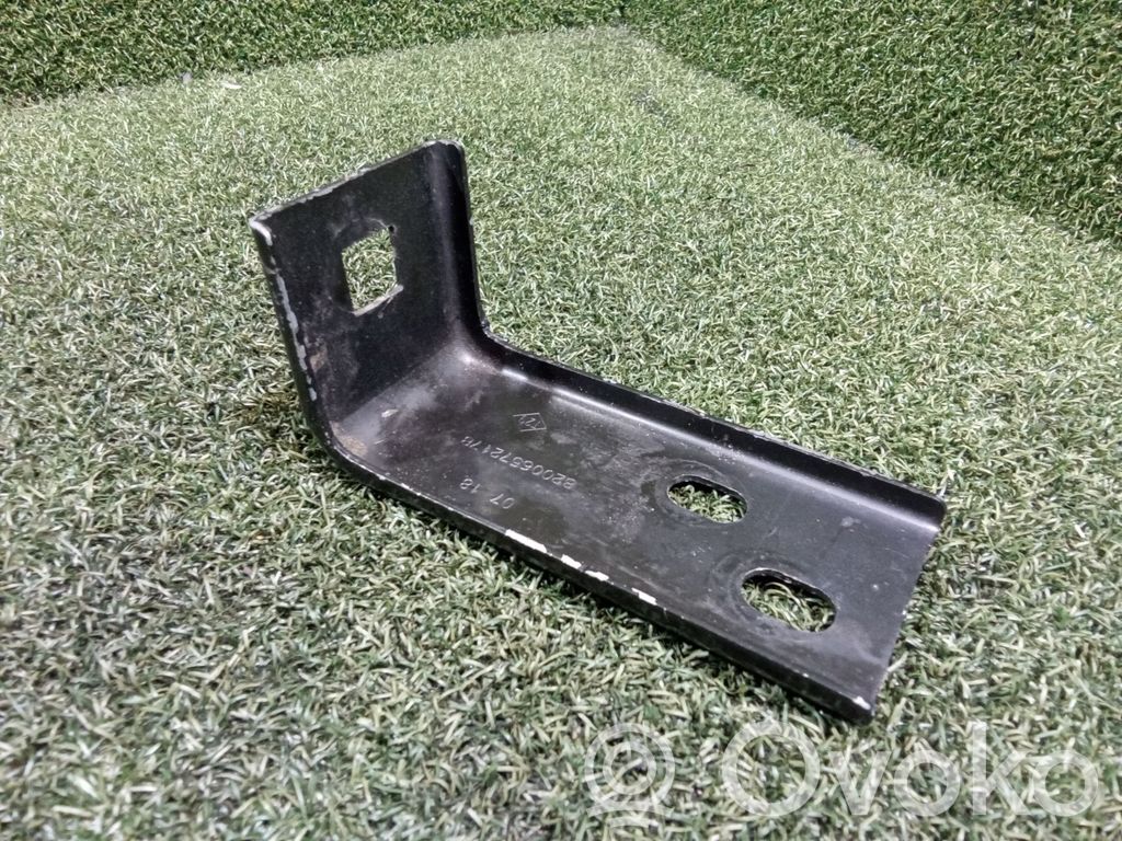 Renault Master III Radiator support slam panel bracket 