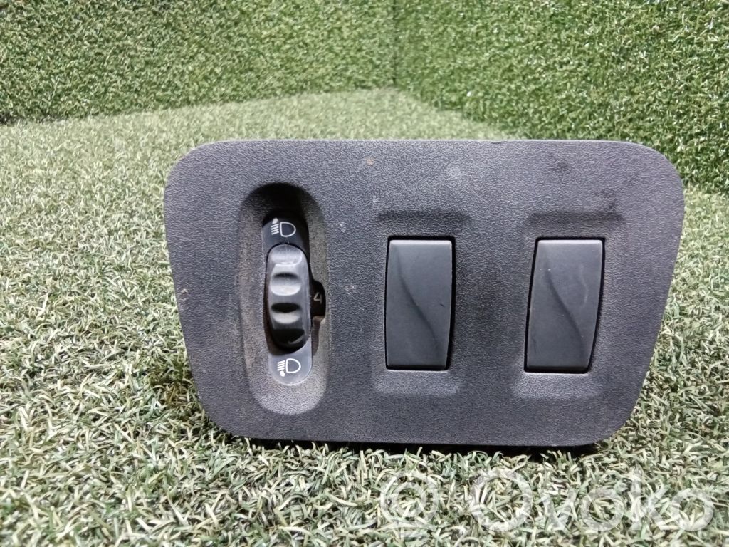 Renault Master III Headlight level height control switch 