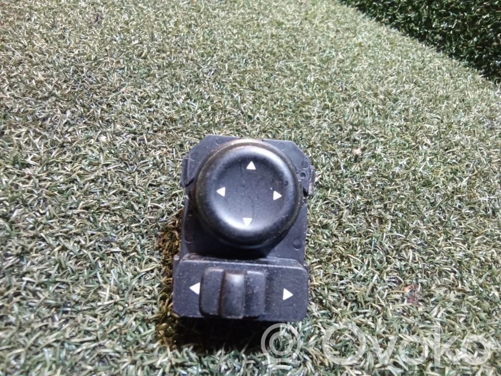 Renault Master III Wing mirror switch 