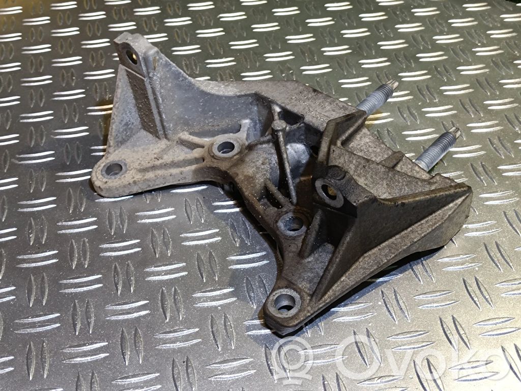 Ford Tourneo Custom Gearbox mounting bracket 