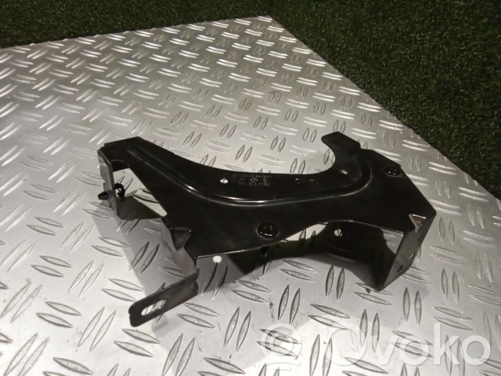 Other engine bay part   8200715100