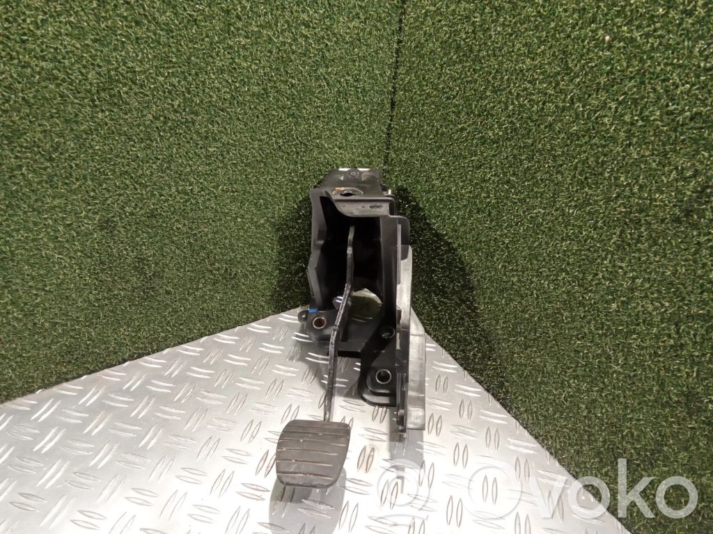 Opel Movano B Brake pedal 