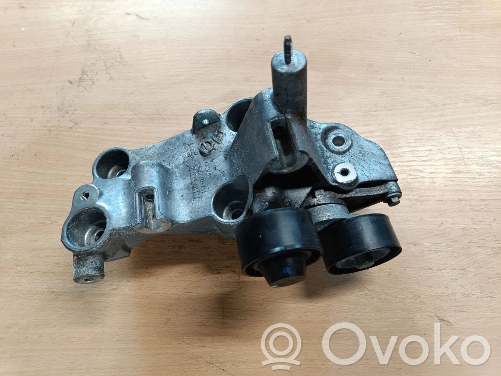 Renault Master III Soporte del alternador 
