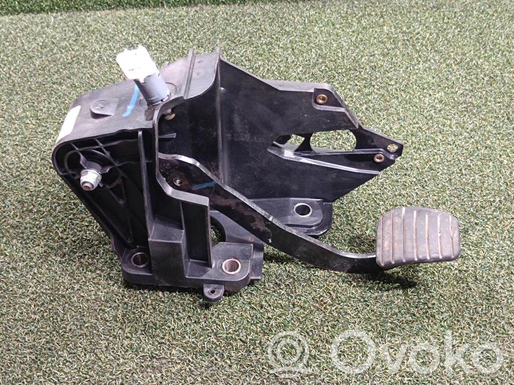 Renault Master III Brake pedal 